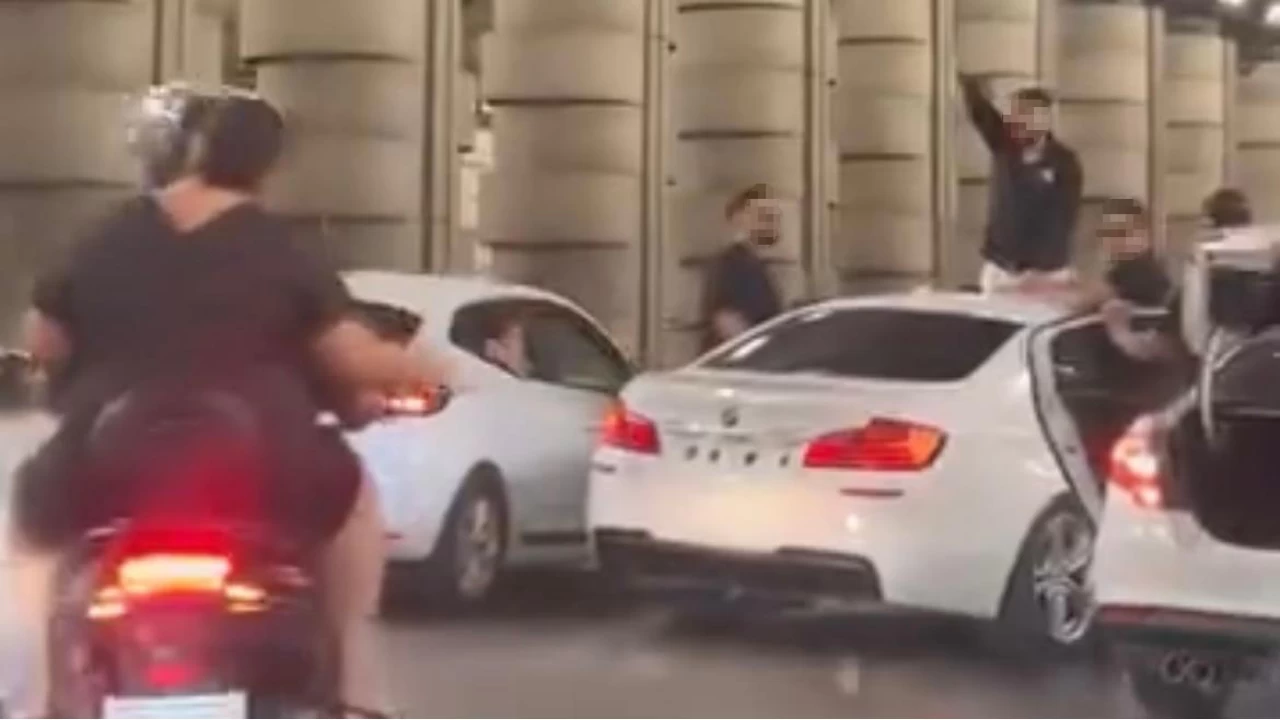 �zmir'de trafi�i kapatan konvoya ceza