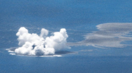 Japonya'da volkanik patlama sonras yeni bir ada kefedildi