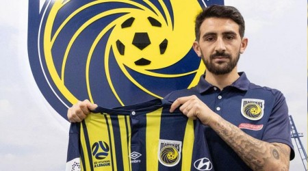 Jem Karacan kıta değiştirdi