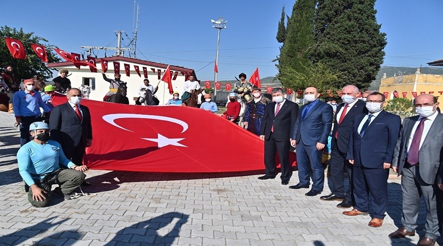 Kaç asır geçerse geçsin kahramanlarımızı unutmayacağız