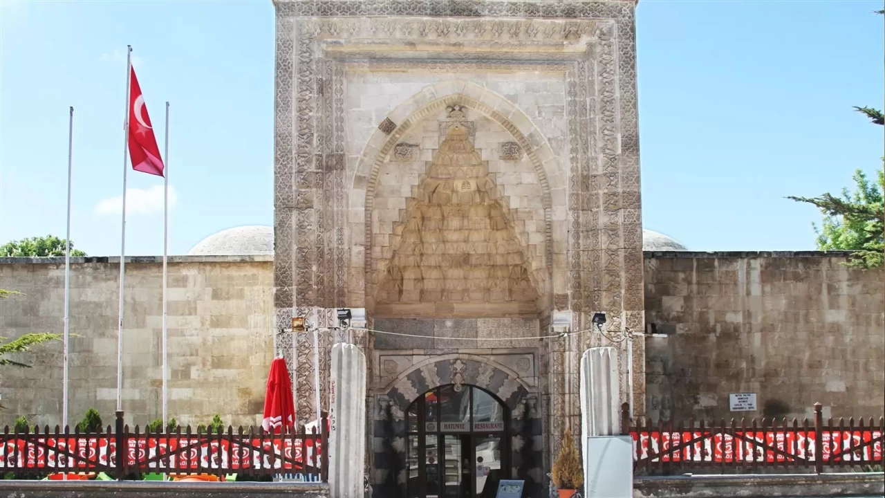 Kadı Kalemşah ve Hatuniye Medreseleri