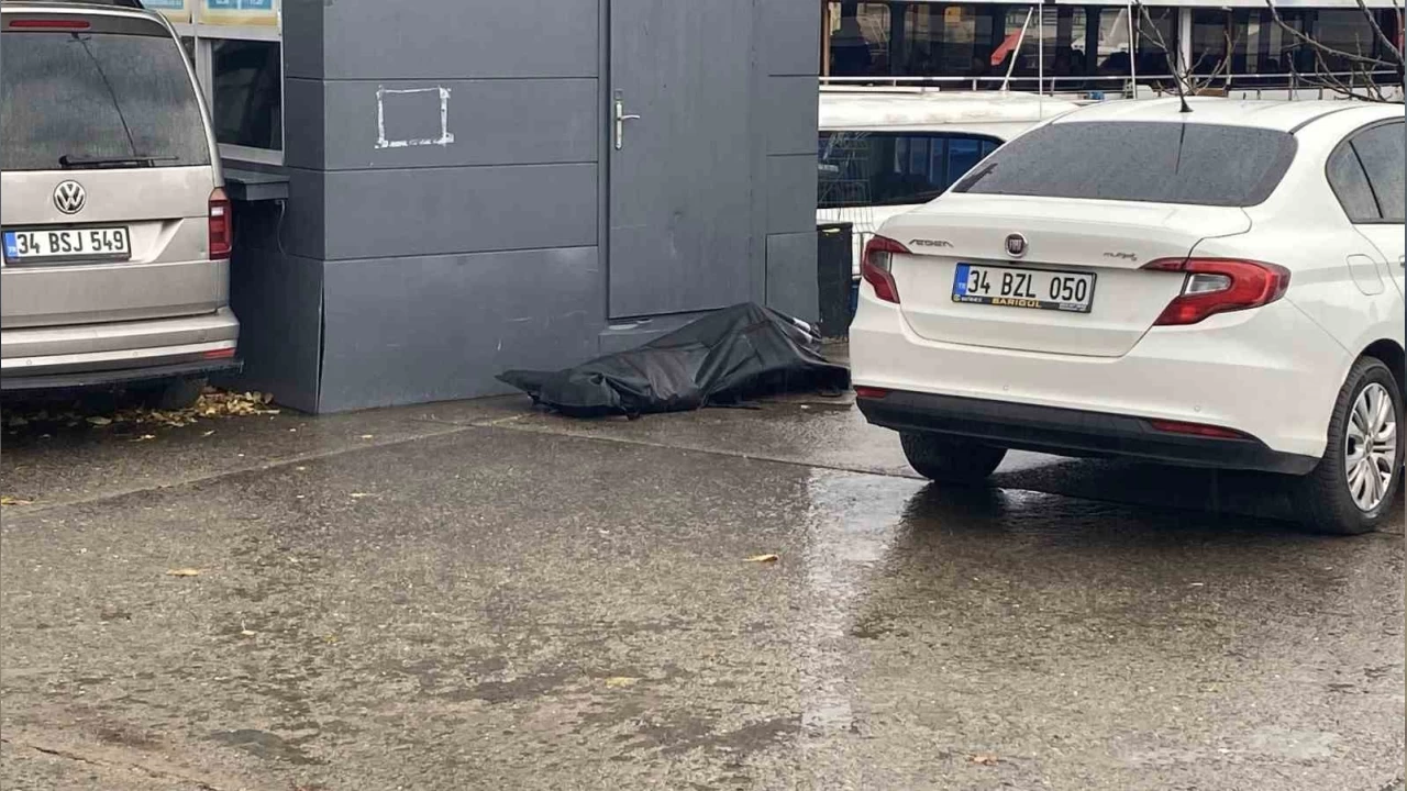 Kad�k�y sahilinde bir ki�inin cans�z bedeni bulundu