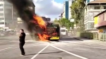 Kadıköy'de İETT otobüsü alev topuna döndü