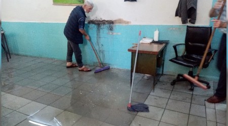 Kahvehaneyi su bastı