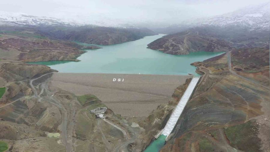 Kanatlı Barajı tam doluluğa ulaştı, su tahliyesine başlandı