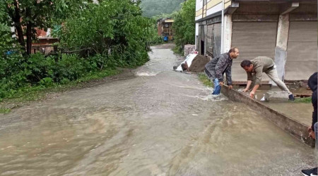 Karabük'te taşan dereler tehlike oluşturuyor
