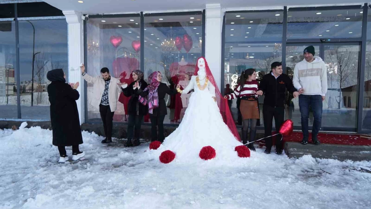 'Kardan Gelin'e 1 milyon liral�k alt�n takt�lar