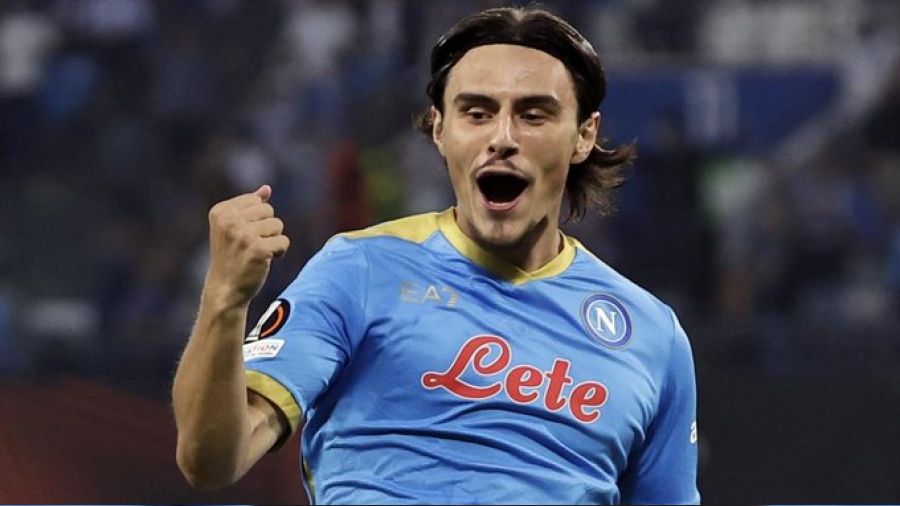 Kariyer basamaklar�n� birer birer ��k�yor