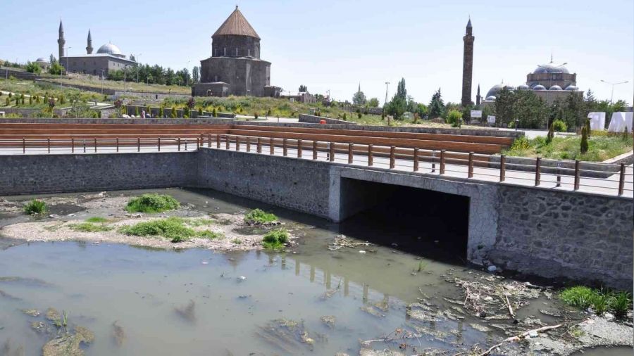 Kars Çayı zehir akıyor yöneticiler öylece bakıyor
