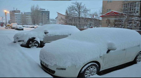 ehir merkezinde 20 cm kar var