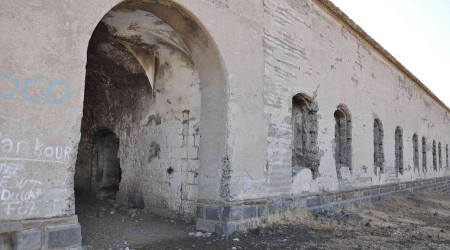 Kars tabyalar yok oluyor