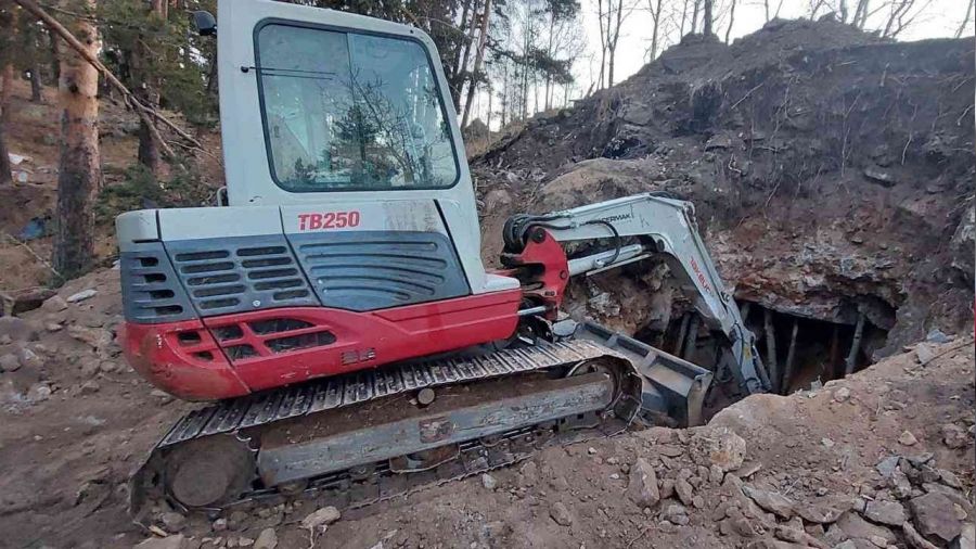 Kars'ta defineciler 'pes' dedirtti