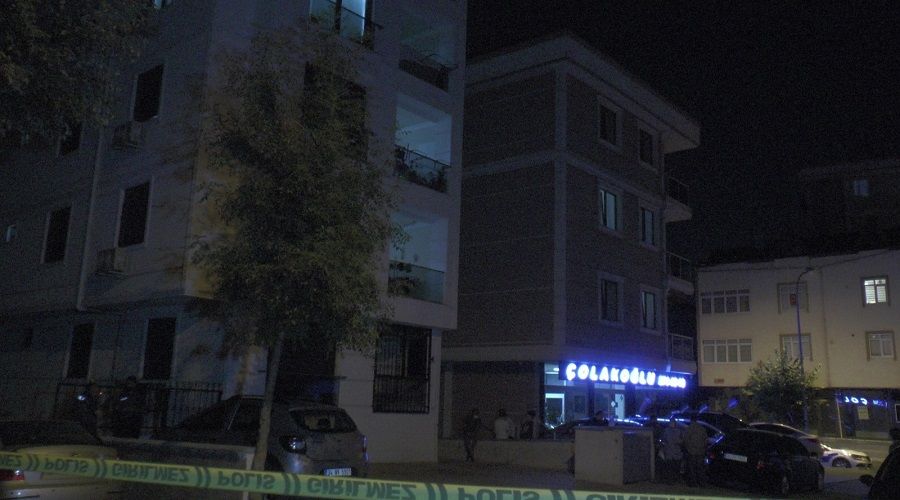 Kartal'da anne ve k�z� evinde �l� bulundu