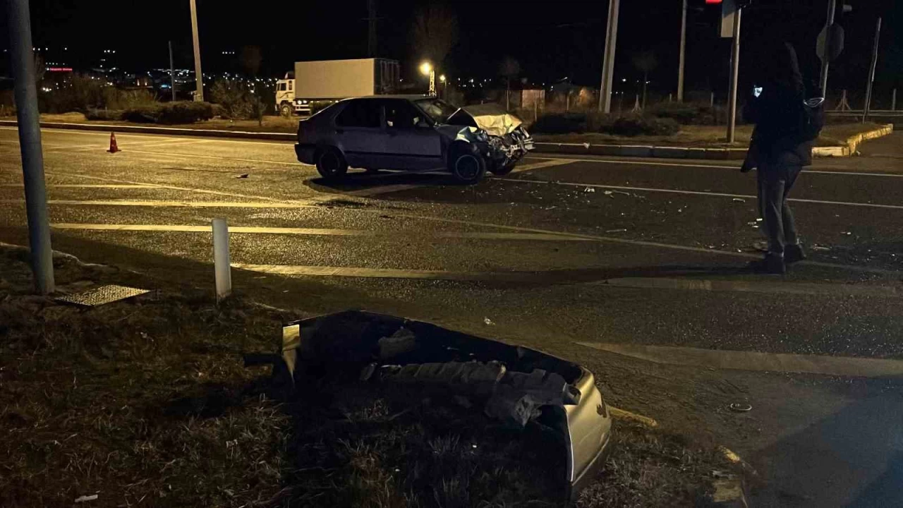 Kayganla�an yol kazay� beraberinde getirdi:2 yaral�