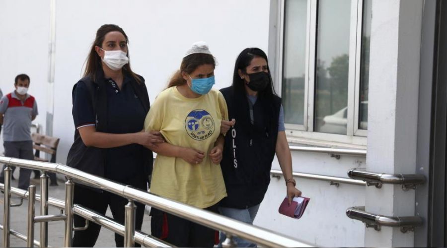 Kayınbabasını bıçaklayan gelin tutuklandı