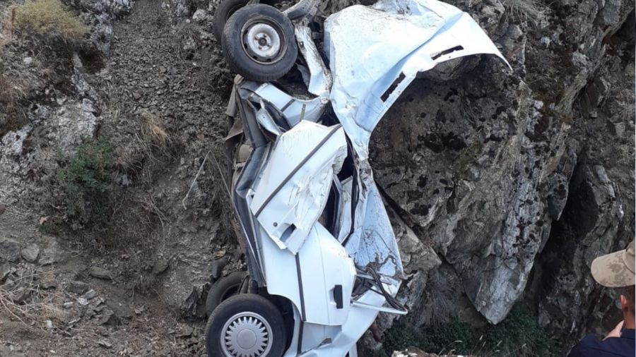 Kayıp gencin cansız bedeni uçuruma yuvarlanmış otomobilde bulundu
