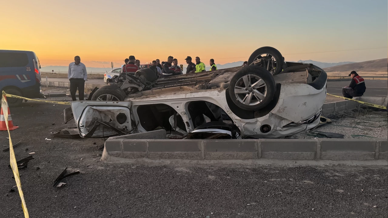 Kayseri'de devrilen otomobildeki 4 ki�i �ld�, 2 ki�i yaraland�