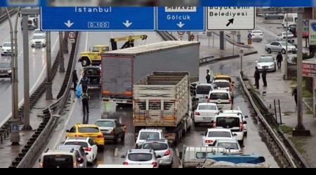 Kaza yapan TIR trafii fel etti 