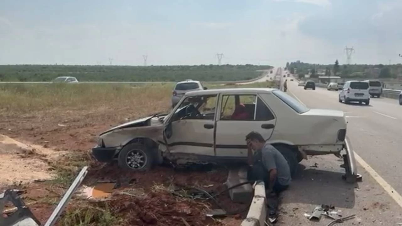 Kaza yaptığı aracının başında gözyaşı döktü