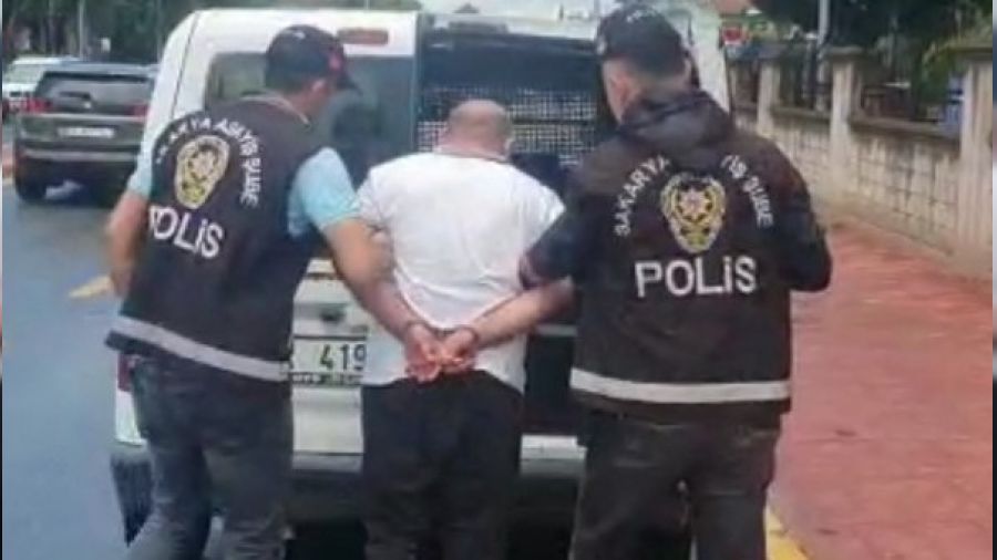 Kendisini polis olarak tanıtarak dolandırdı
