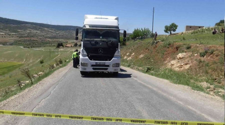 Kilis'te hafriyat kamyonu yayaya çarptı