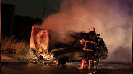 Kırklareli'nde seyir halindeki otomobil yandı
