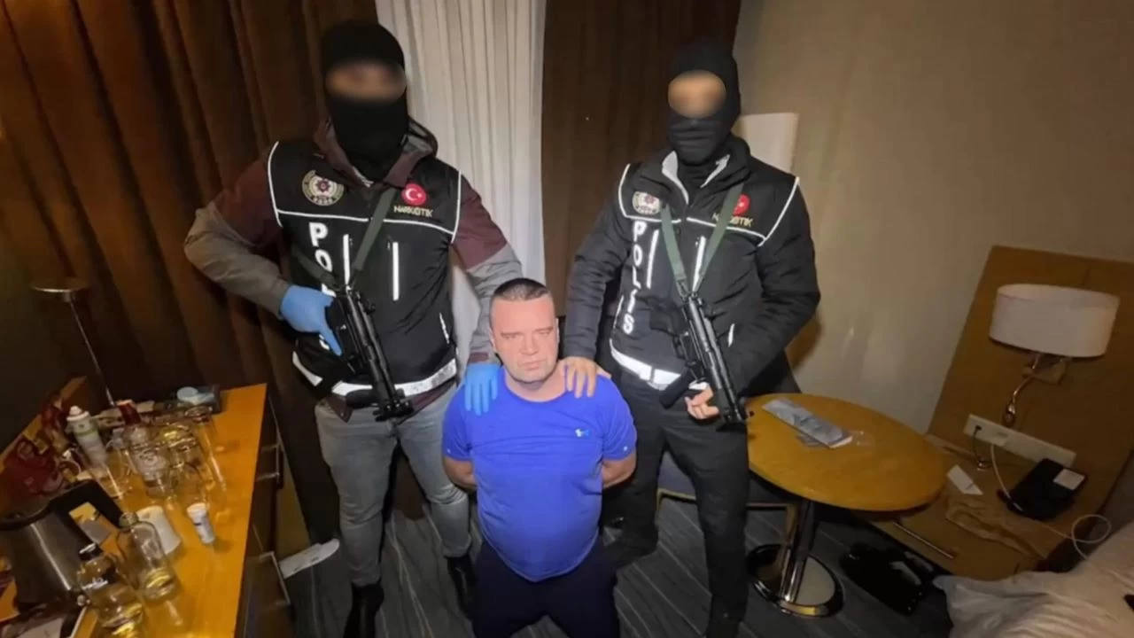 Kırmızı bültenle aranan suç örgütü lideri İstanbul'da yakalandı