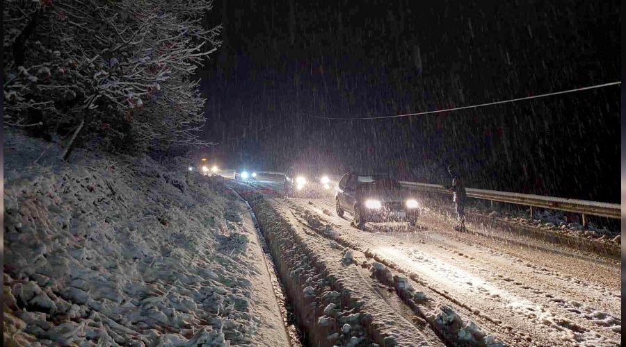Kocaeli'de kar yağışı zor anlar yaşattı