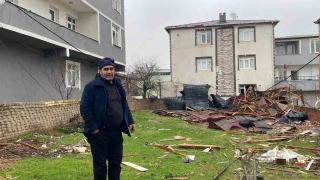 Kocaeli'yi f�rt�na vurdu: Vatanda� tenteyle birlikte savruldu