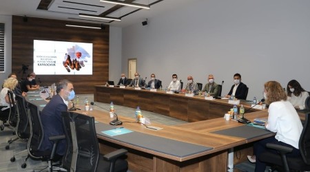 Konaklama sektörü temsilcileri ile Vali bir araya geldi