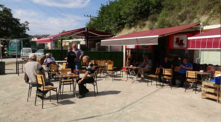 Konteynır işyerlerinde faaliyetlerini yürütüyorlar