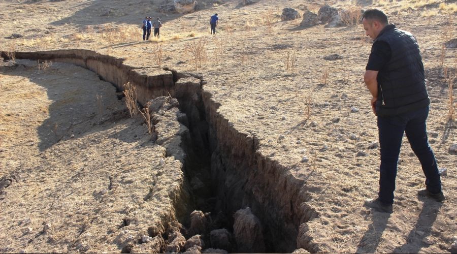 Konya'da obruk i�erisinde obruk olu�tu