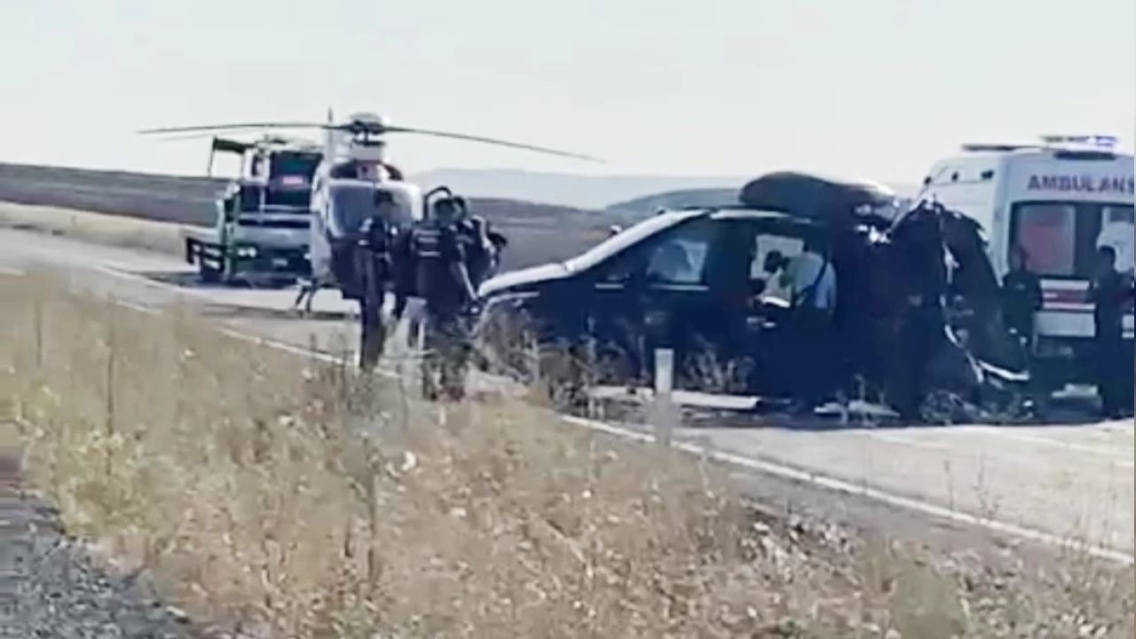 Konya'da t�r ile minib�s �arp��t�: 1 �l�, 5 yaral�