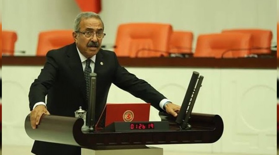 Korona'ya yaklanan milletvekili tedavi alt�nda