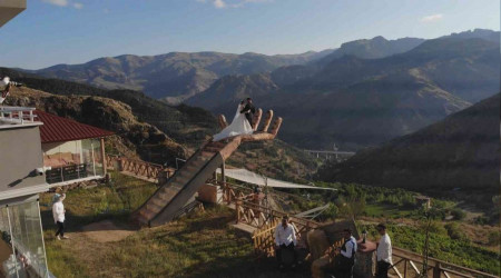 Köy evini fotoğraf platosuna çevirdiler