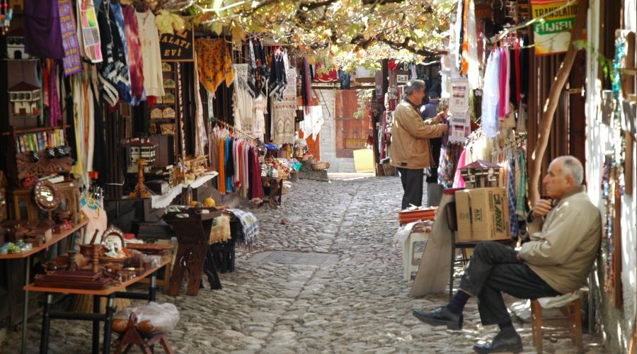 K���k esnaf�n bor�lar� art�yor