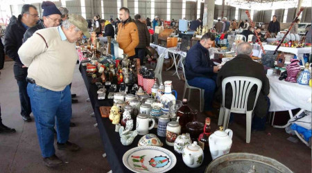 Kütahya'da ilk kez kurulan antika pazarı ilgi gördü
