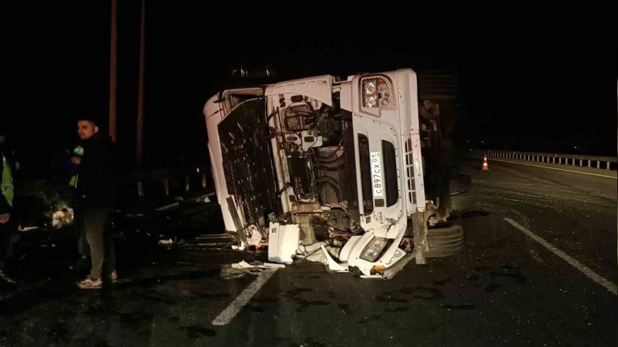 Kuzey Marmara Otoyolu'nda yabanc plakal tr devrildi