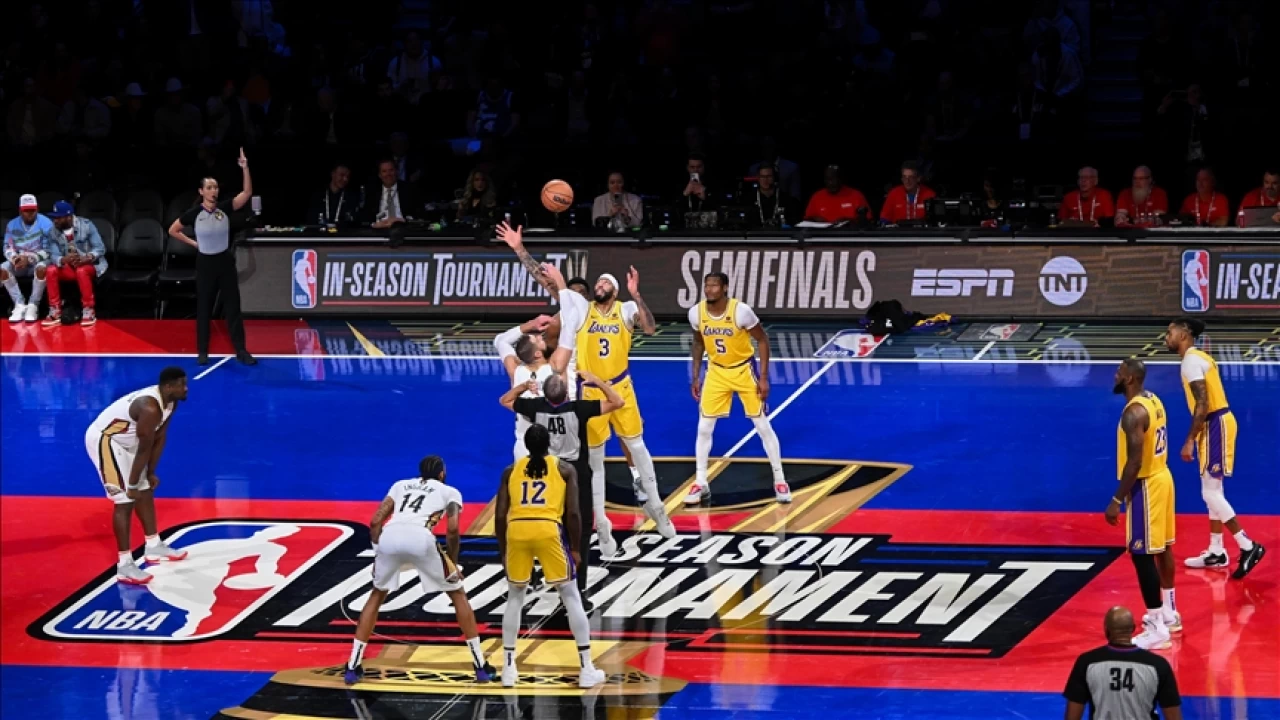 Lakers ve Pacers, finale yükseldi