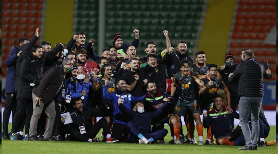 Lidere evinde yan bakılmıyor
