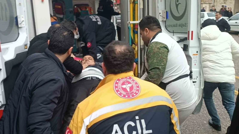 Lokantay� bas�p karde�ini vurdu