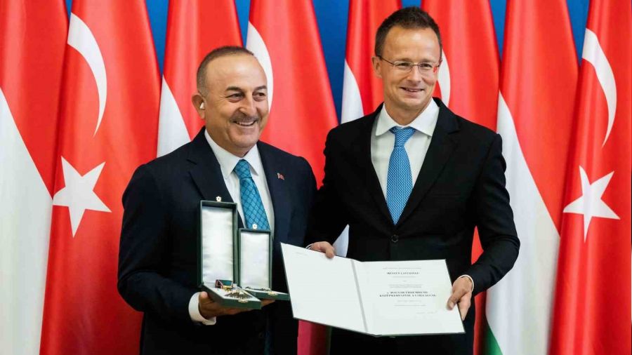 Macaristan �avu�o�lu'na neden liyakat ni�an� verdi?