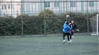 Ma�ta kaleciyle �arp��an gen� futbolcunun b�bre�i par�aland�