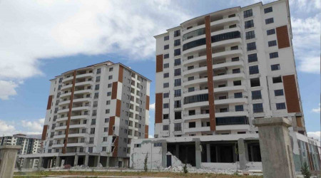 Malatya'da ar hasarl milyonluk binalarn dinamitle ykmna balanyor