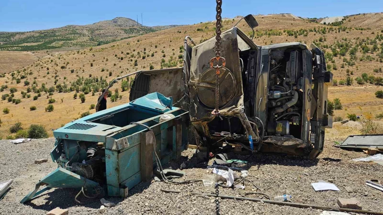 Malatya'da askeri ara� devrildi: 2 asker yaraland�