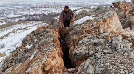 Malatya'da deprem dağı ikiye böldü