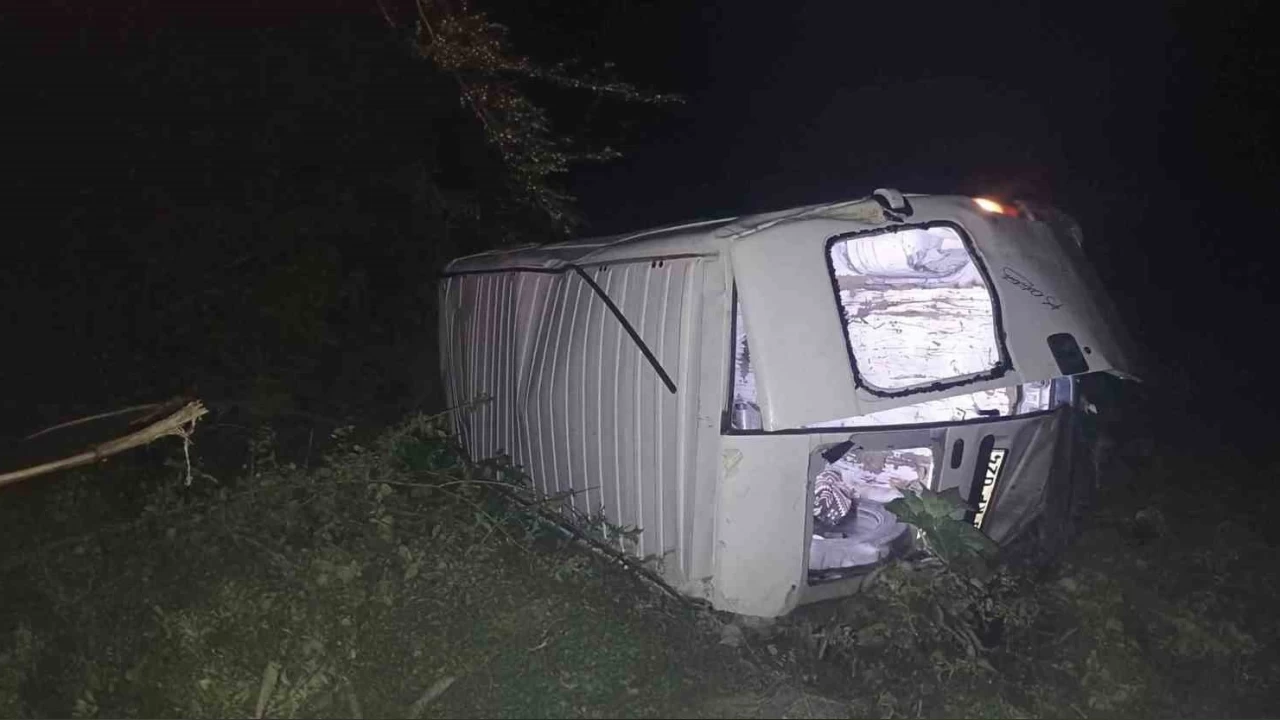 Malkara'da otomobil ile minibüs çarpıştı: 15 yaralı