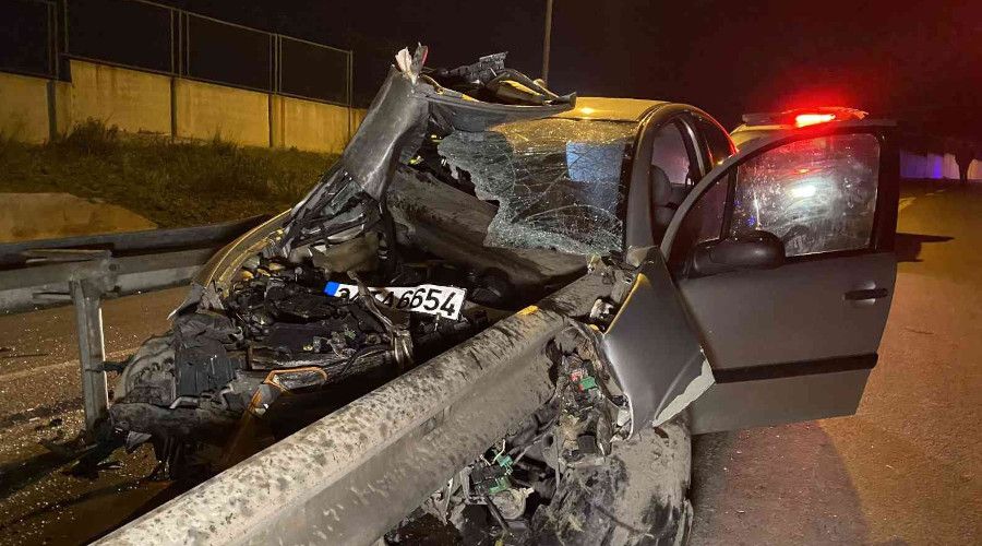 Maltepe'de otomobil bariyere ok gibi sapland�