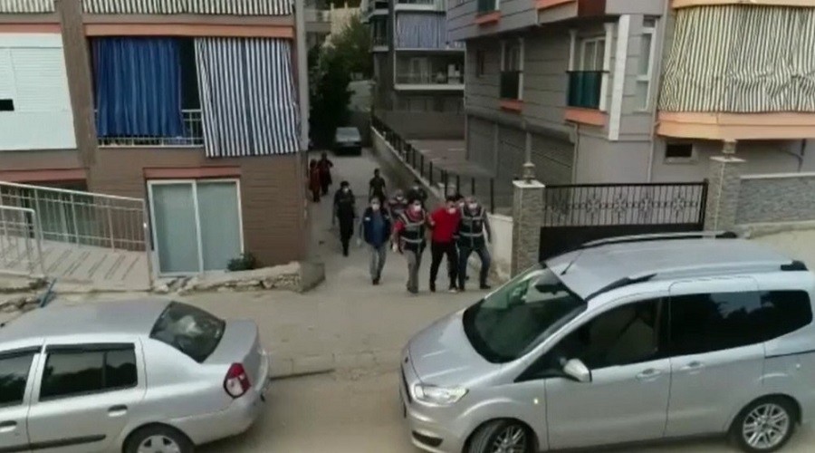 Manisa'da suç örgütü aileye operasyon