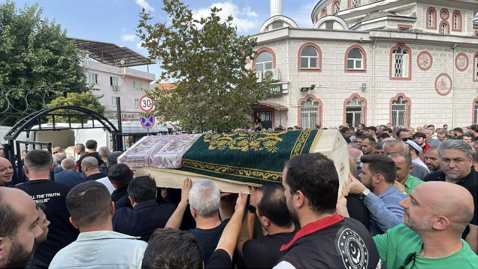 Manisa'daki trafik kazasında ölenler toprağa verildi